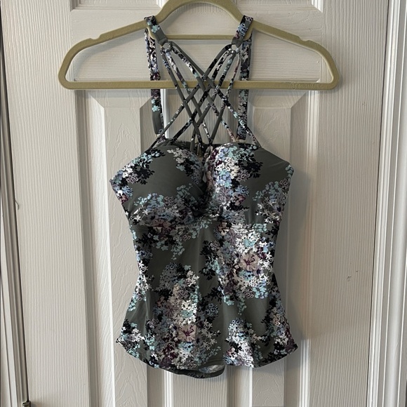 Ambrielle Other - NWOT Med Ambrielle Tankini Top